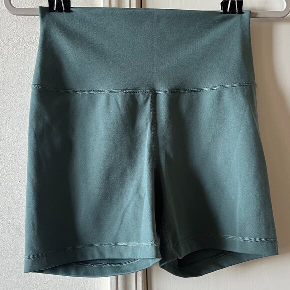 Yogalicious Women’s Lux Everyday 5" Shorts Teal Size Large - Picture 2 of 6
